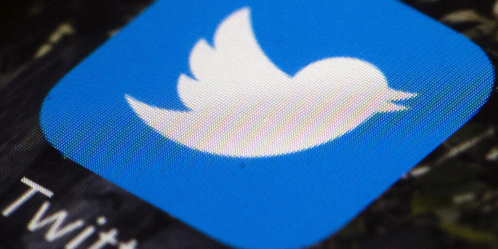 Der Twitter-Konzern will in der Coronavirus-Pandemie nachweisliche Falschnachrichten, bei denen Menschen zu Schaden kommen könnten, eliminieren. (Archivbild)