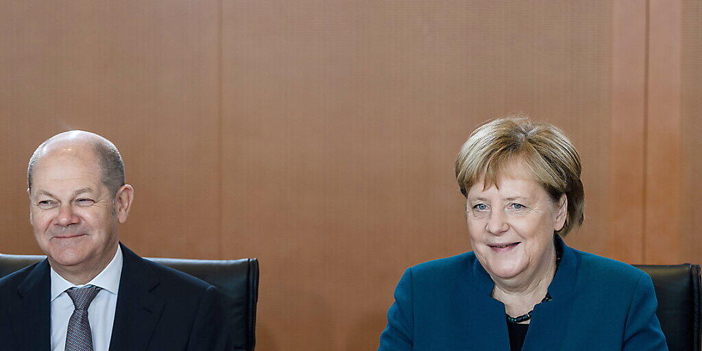 Die Grosse Koalition in Berlin hat bei Halbzeit zwei Drittel der geplanten Massnahmen vollendet oder auf den Weg gebracht. Kanzlerin  Merkel (CDU) und Vizekanzler Scholz (SPD) wollen weiter zusammenarbeiten.