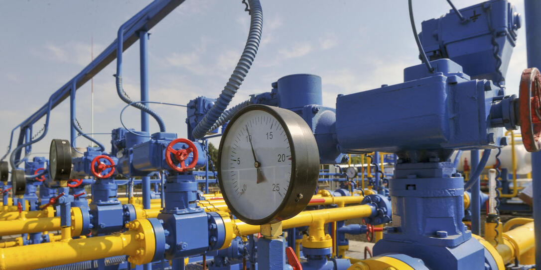 Pressure gauge and handle gate Pressure gauge and handle gate