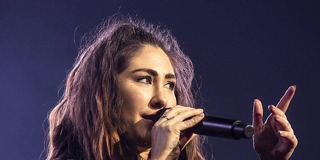 Die Singer-Songwriterin Ruthanne trat am Eröffnungsabend des Blue Balls Festivals in Luzern auf. Die Singer-Songwriterin Ruthanne trat am Eröffnungsabend des Blue Balls Festivals in Luzern auf.