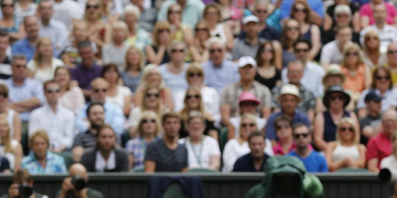 Federer in Wimbledon am Boden: Ein Karrierenende sieht der 17-fache Grand-Slam-Champion aber noch lange nicht