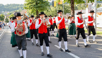 Dirndl- und Lederhosenparty unter dem Motto «Mura - git Gas».