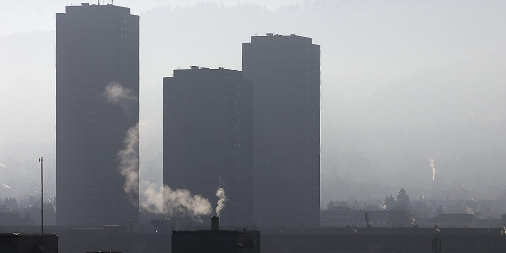 Gegen das neue CO2-Gesetz werden nun auch von Wirtschaftsverbänden Unterschriften gesammelt. (Themenbild)