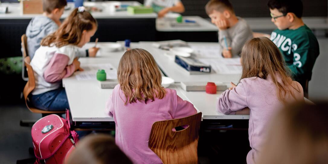 BILDUNGSDIREKTION, REGIERUNGSRAT, REGIERUNGSRAETIN, BESUCH, SCHULE, PRIMARSCHULE, GRUNDSCHULE, KLASSE, KLASSENZIMMER, KINDER, SCHULKINDER, UNTERRICHT, LEHRE, BILDUNG, SCHULBILDUNG BILDUNGSDIREKTION, REGIERUNGSRAT, REGIERUNGSRAETIN, BESUCH, SCHULE, PRIMARSCHULE, GRUNDSCHULE, KLASSE, KLASSENZIMMER, KINDER, SCHULKINDER, UNTERRICHT, LEHRE, BILDUNG, SCHULBILDUNG