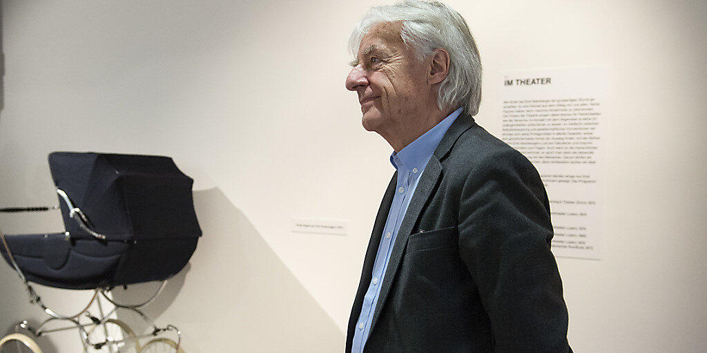 Emil Steinberger posiert anlaesslich der Eroeffnung der Schau "EMIL. Die Ausstellung" im Historisches Museum Luzern, am Donnerstag, 26. Maerz 2015. Die Ausstellug dauert von 27. Maerz bis 6. September 2015. (KEYSTONE/Anthony Anex)