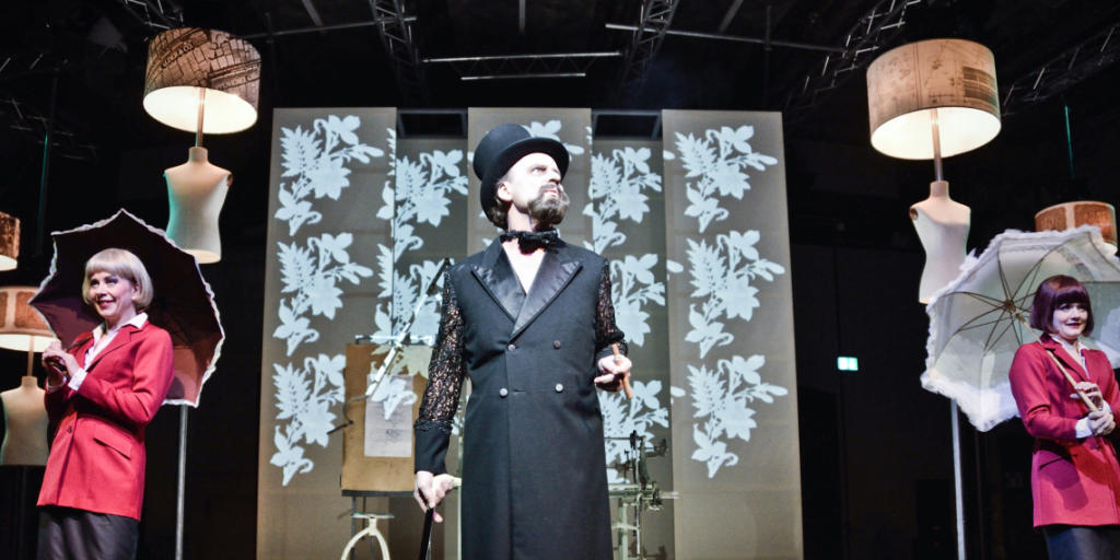 Isaak Gröbli (Bruno Riedl), Erfinder der Schifflistickmaschine und prägende Figur der Stickereizeit, im Schauspiel "Erstickte Träume", einer Auftragsarbeit des Theaters St.Gallen.