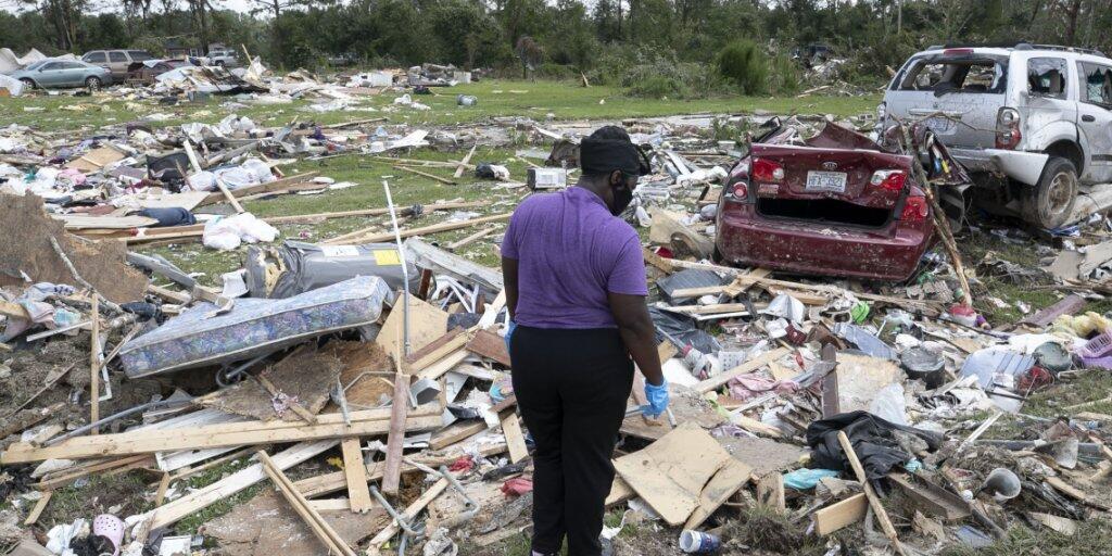 Ein zerstörtes Haus nach einem Tornado im US-Bundesstaat North Carolina. Gewitter in den USA haben im ersten Halbjahr versicherte Schäden von über 21 Milliarden Dollar angerichtet.