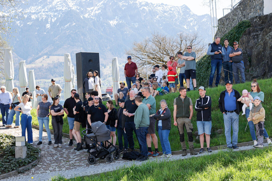 Schluss&uuml;bung beim Kurs f&uuml;r neue Feuerwehrleute beim "Restaurant L&ouml;wen&raquo; in Gamprin-Bendern.