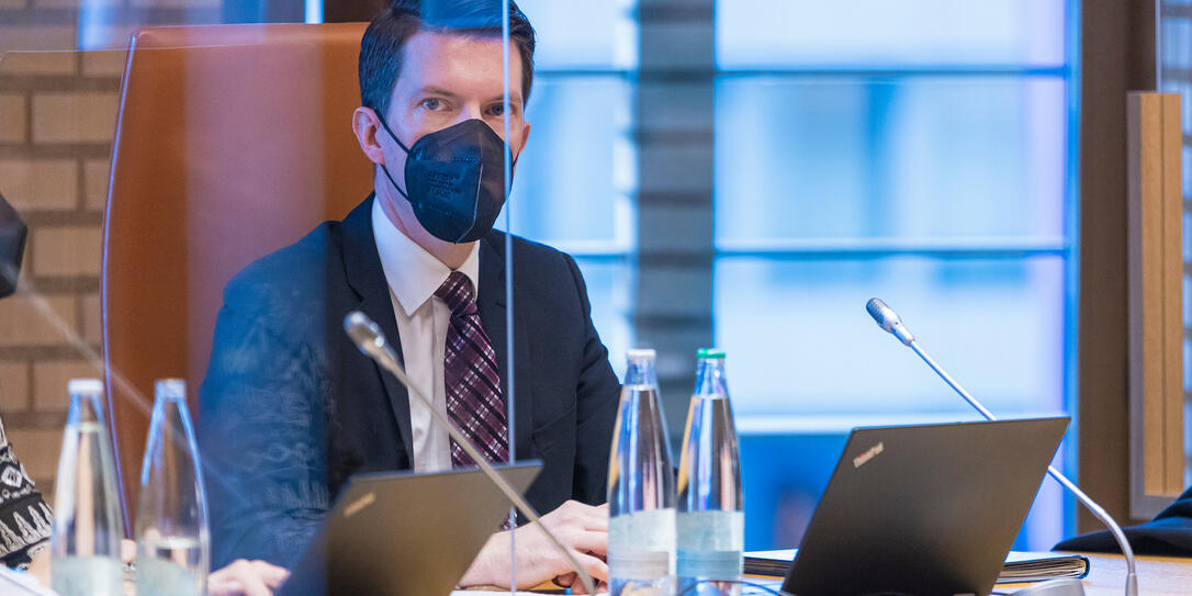 Gemäss dem Regierungsrat Manuel Frick ist beim Neubau des Landesspitals alles im grünen Bereich. Gemäss dem Regierungsrat Manuel Frick ist beim Neubau des Landesspitals alles im grünen Bereich.