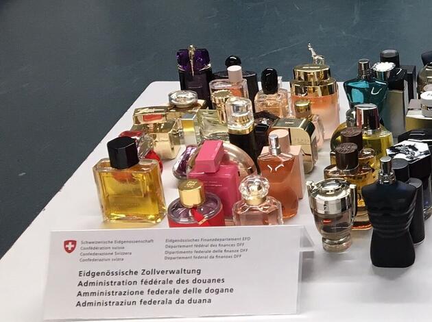 142 Parfumflaschen in St. Margrethen sichergestellt ...