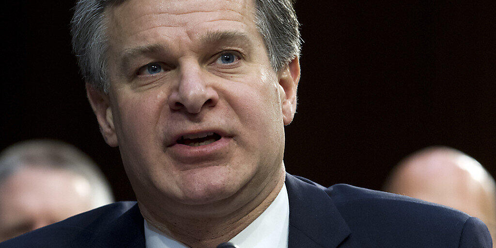 ARCHIV - Christopher Wray, FBI-Direktor, spricht vor einem Senatsausschuss im Kapitol. Russland mischt sich nach Worten von FBI-Chef Christopher Wray wieder massiv in den US-Präsidentschaftswahlkampf ein. Foto: Jose Luis Magana/AP/dpa ARCHIV - Christopher Wray, FBI-Direktor, spricht vor einem Senatsausschuss im Kapitol. Russland mischt sich nach Worten von FBI-Chef Christopher Wray wieder massiv in den US-Präsidentschaftswahlkampf ein. Foto: Jose Luis Magana/AP/dpa