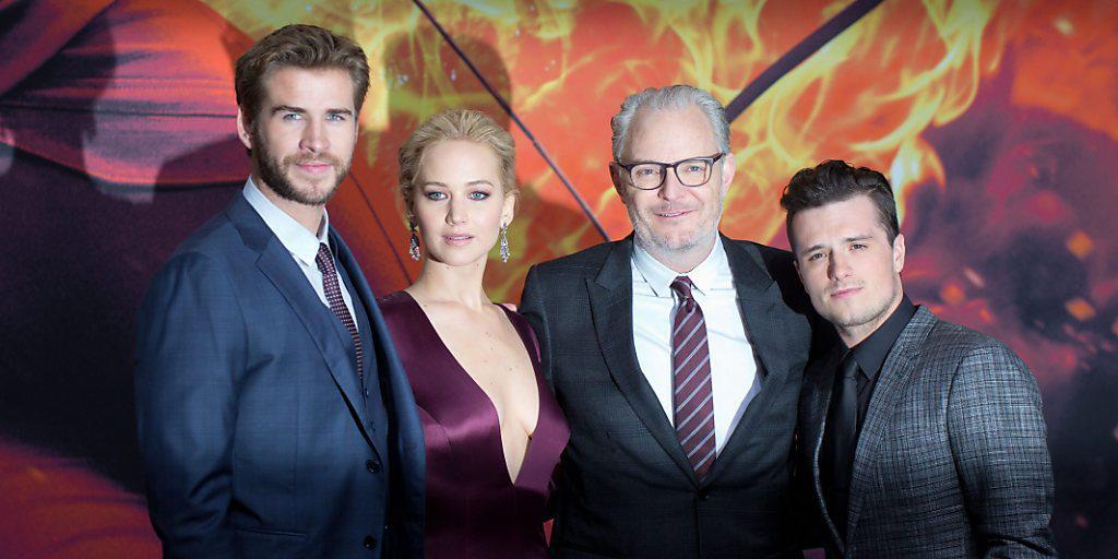 Weltpremiere in Berlin: Liam Hemsworth (l), Jennifer Lawrence, Regisseur Francis Lawrence und Josh Hutchinson.