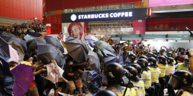 Erneute Zusammenstösste im Hongkonger Viertel Mongkok Erneute Zusammenstösste im Hongkonger Viertel Mongkok