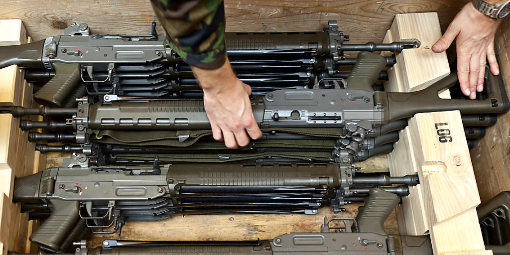 Wo die Sturmgewehre deponiert werden, können Wehrmänner und -frauen selbst entscheiden. Meist wählen sie den Schrank zu Hause. (Symbolbild)