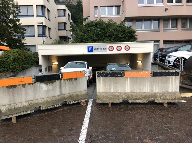 Geschlossene Marktplatz-Garage Geschlossene Marktplatz-Garage