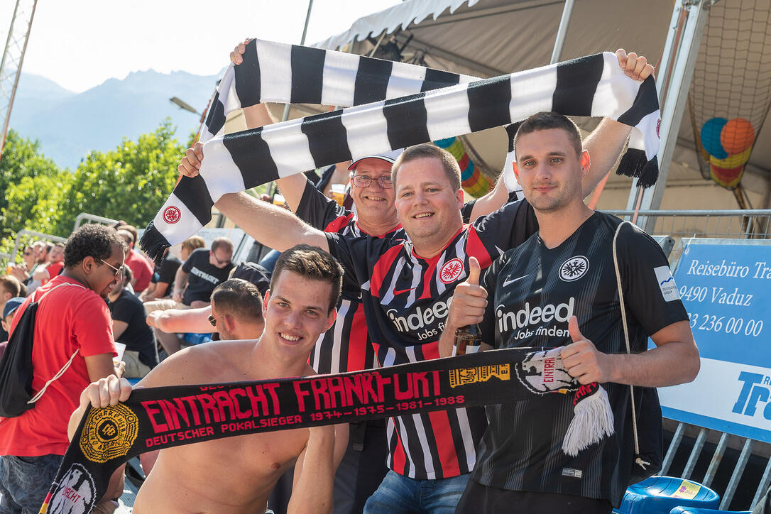 Eintracht Frankfurt Fans im Städtle Vaduz