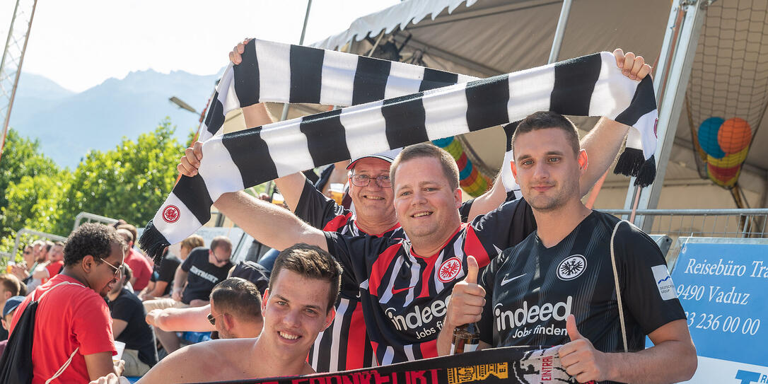 Eintracht Frankfurt Fans im Städtle Vaduz