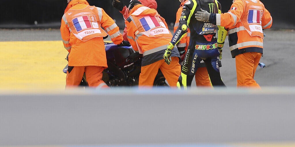 Valentino Rossi in der Krise - nach drei Ausfällen verpasst er wegen eines positiven Coronatests den GP von Aragon Valentino Rossi in der Krise - nach drei Ausfällen verpasst er wegen eines positiven Coronatests den GP von Aragon