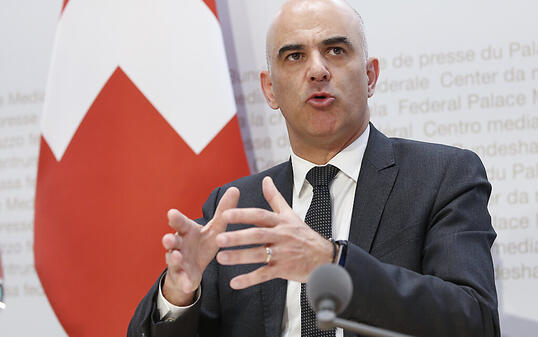 Bundesrat Alain Berset warnt vor Rückschlägen bei der Bekämpfung des Coronavirus. (Archivbild)