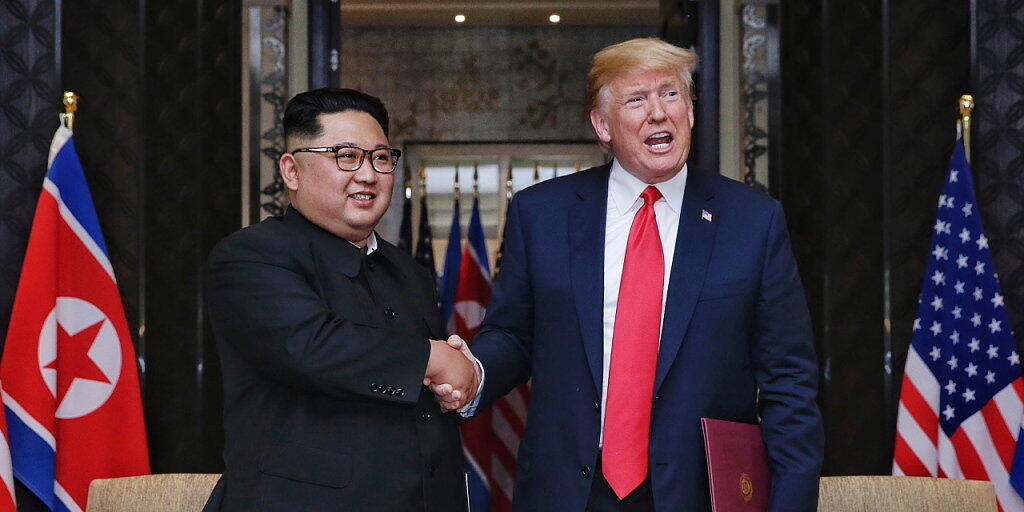Der Diktator Nordkoreas Kim Jong Un und US-Präsident Donald Trump sollen nach ihrem ersten Treffen in Singapur nunmehr erneut in Hanoi zusammenkommen. (Archivbild)