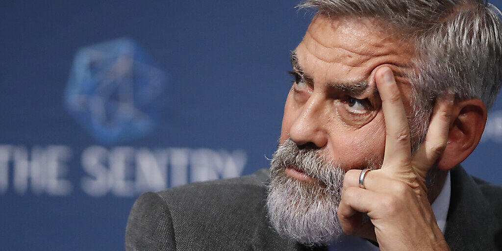 ARCHIV - George Clooney und Bob Dylan wollen als Produzenten den John Grisham Bestseller «Calico Joe» auf die Leinwand bringen. Foto: Alastair Grant/AP/dpa