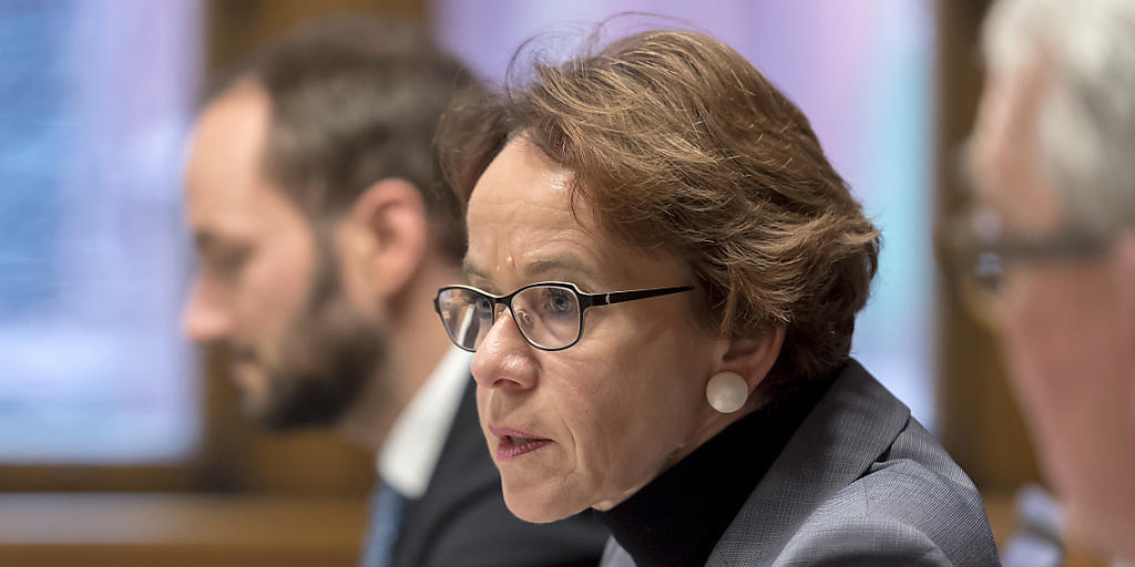 Die Basler Finanzdirektorin Eva Herzog (SP) findet den Ansatz, die Unternehmenssteuerreform III mit der Reform der Altersvorsorge zu verknüpfen, interessant. (Archivbild)