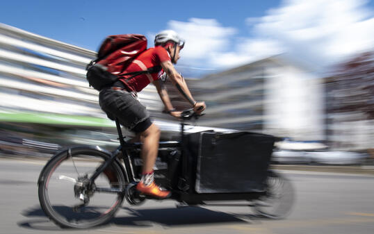 KURIER, FAHRRADKURIER, LIEFERDIENST, NOTSTAND, LOCKDOWN, CORONAVIRUS, COVID-19, COVID 19,
