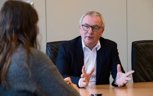 20230110 Interview mit Gerald Marxer im LKW in Schaan