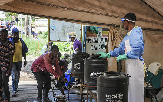 Hygienemassnahmen sollen gegen die Verbreitung von Ebola helfen. (Archivbild)