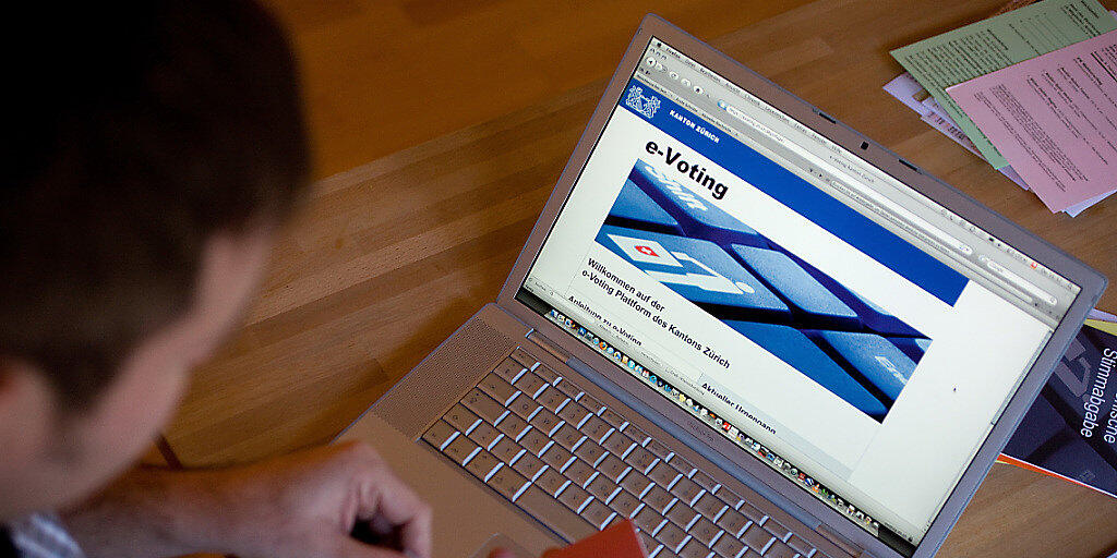 Beim künftigen E-Voting-System der Post ist ein weiterer Fehler bei der universellen Verifizierbarkeit entdeckt worden. (Symbolbild)