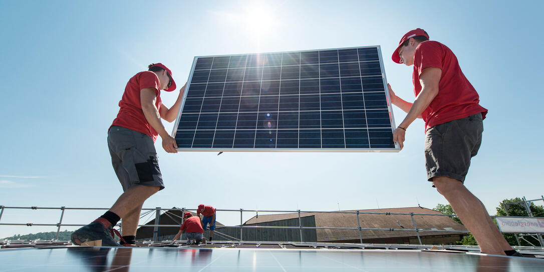 SOLARENERGIE, SONNENENERGIE, SOLARMODUL, SOLARMODULE, SOLARPANEEL, SOLARPANEELE, SOLARZELLE, SOLARZELLEN, PHOTOVOLTAIK, FOTOVOLTAIK, SONNENKOLLEKTOR, SONNENKOLLEKTOREN, MONTAGE