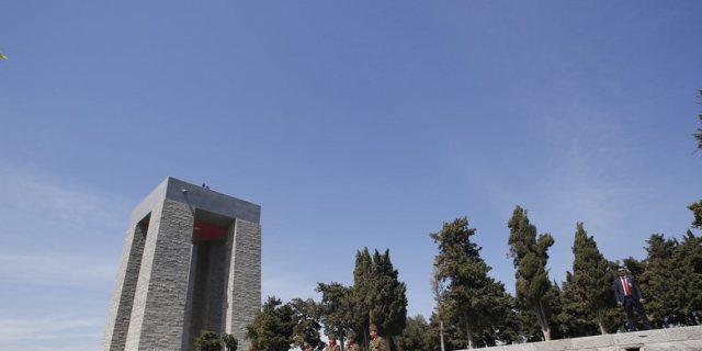 Türkische Soldaten zu Pferd am Freitag beim Schlacht-Mahnmal