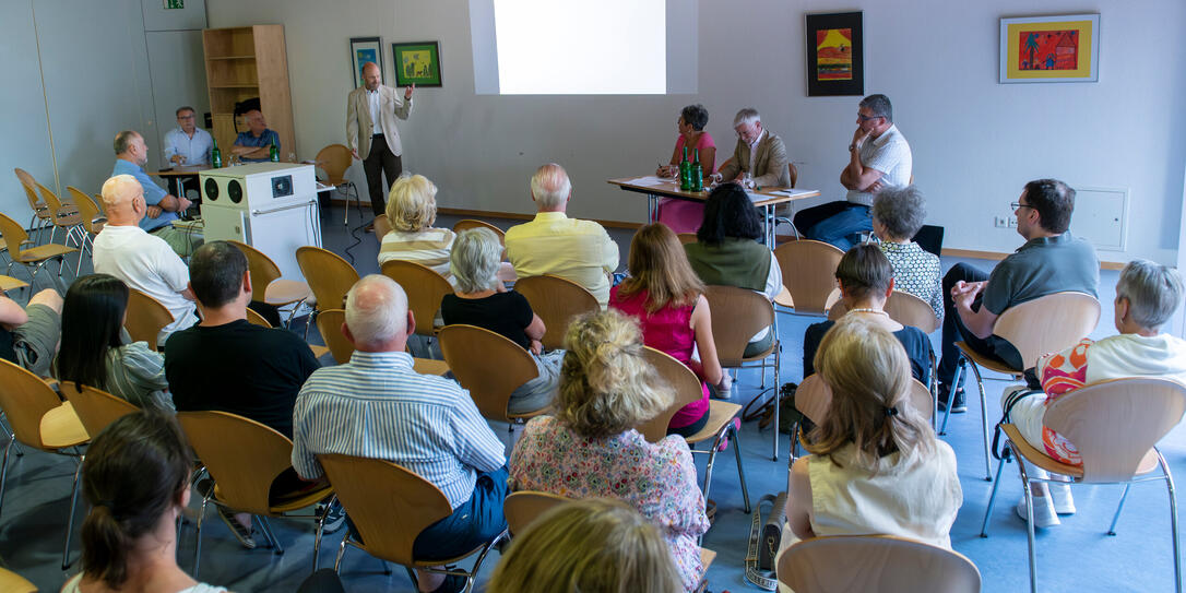 Infoanlass zum neuen Restaurantprojekt in Planken, Aula Schulzentrum