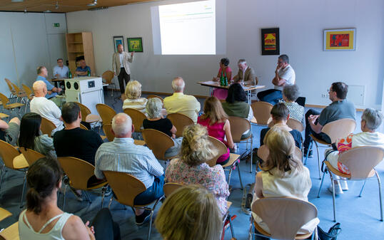 Infoanlass zum neuen Restaurantprojekt in Planken, Aula Schulzentrum