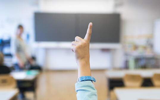 Schulen in den Niederlanden suchen händeringend nach Deutschlehreren. (Symbolbild)