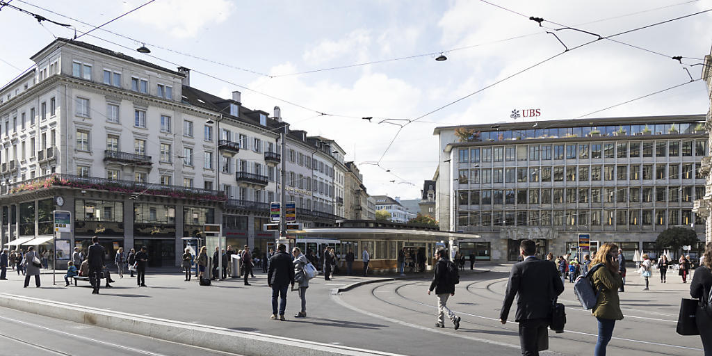 Zürich ist die drittteuerste Stadt der Welt. Der Paradeplatz ist ein Sinnbild für das wohlhabende Zürich. (Archiv)