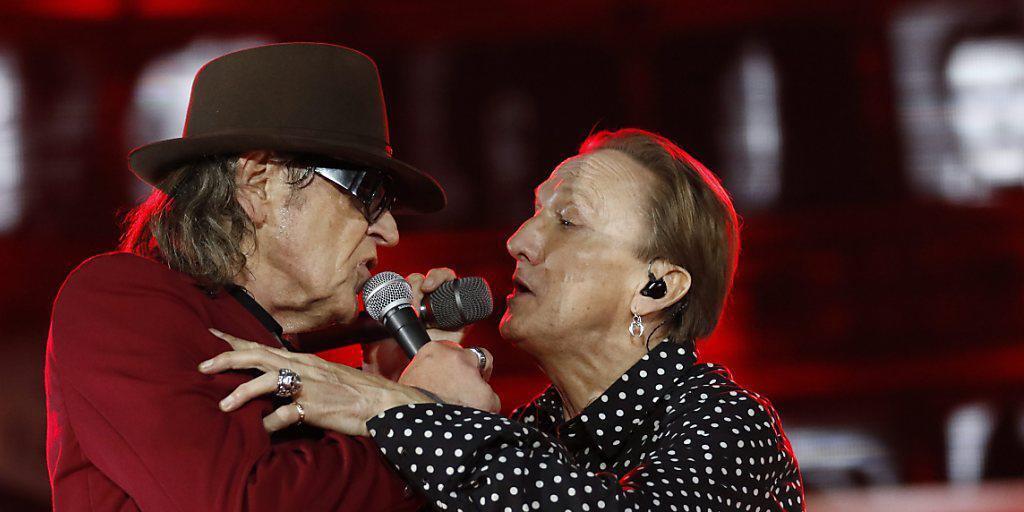 Sangen auf der Berliner Volksbühne: Udo Lindenberg (links) und Marius Müller-Westernhagen. (Archivbild)