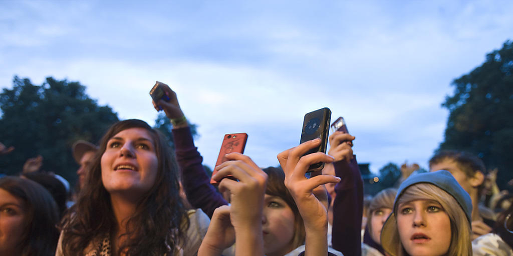 Junge Festivalbesucherinnen am Heitere Open Air in Zofingen im August 2008