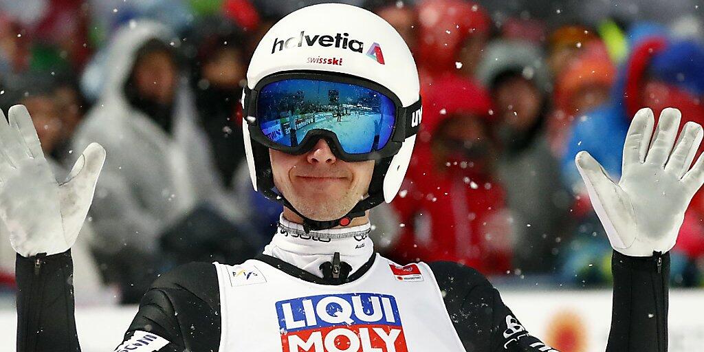 Simon Ammann zeigt in der Qualifikation in Lillehammer eine starke Leistung und belegt Platz 5 Simon Ammann zeigt in der Qualifikation in Lillehammer eine starke Leistung und belegt Platz 5
