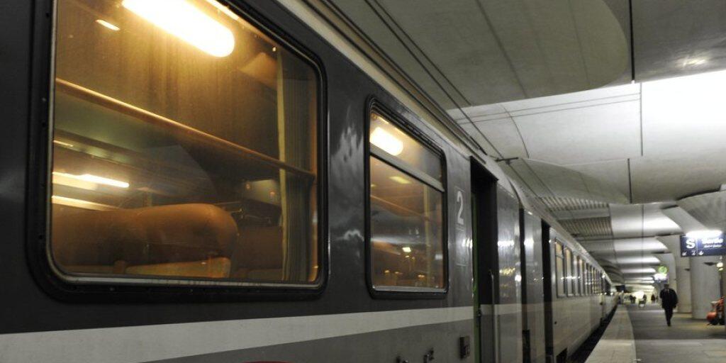 Die Regierung Macron will die Privilegien bei der Staatsbahn SNCF abschaffen. (Archivbild)