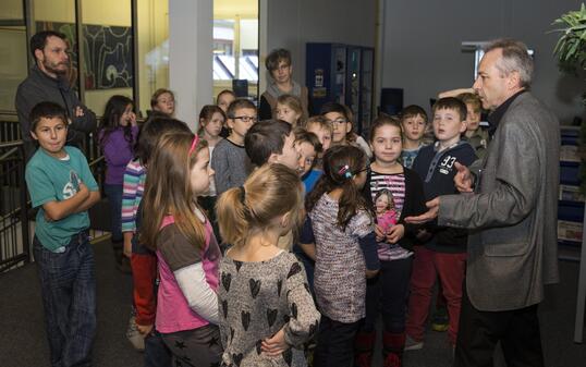 Schulklasse im Medienhaus in Vaduz