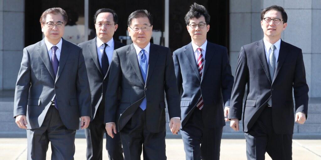 Eine hochrangige südkoreanische Delegation unter der Leitung des Nationalen Sicherheitsberaters Chung Eui Yong (Mitte) verhandelt derzeit in Nordkorea über eine weitere Annäherung.