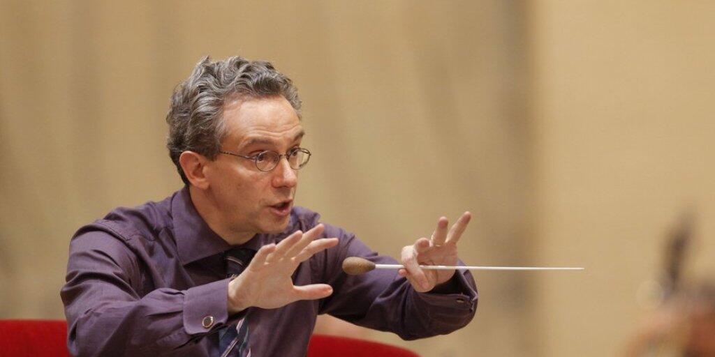 Der Dirigent Fabio Luisi distanziert sich vom Echo-Musikpreis. Der Italiener, der als Generalmusikdirektor am Opernhaus Zürich wirkt, erhielt den Echo Klassik 2009. (Archivbild)