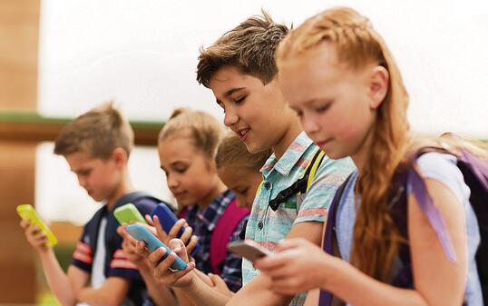 elementary school students with smartphones