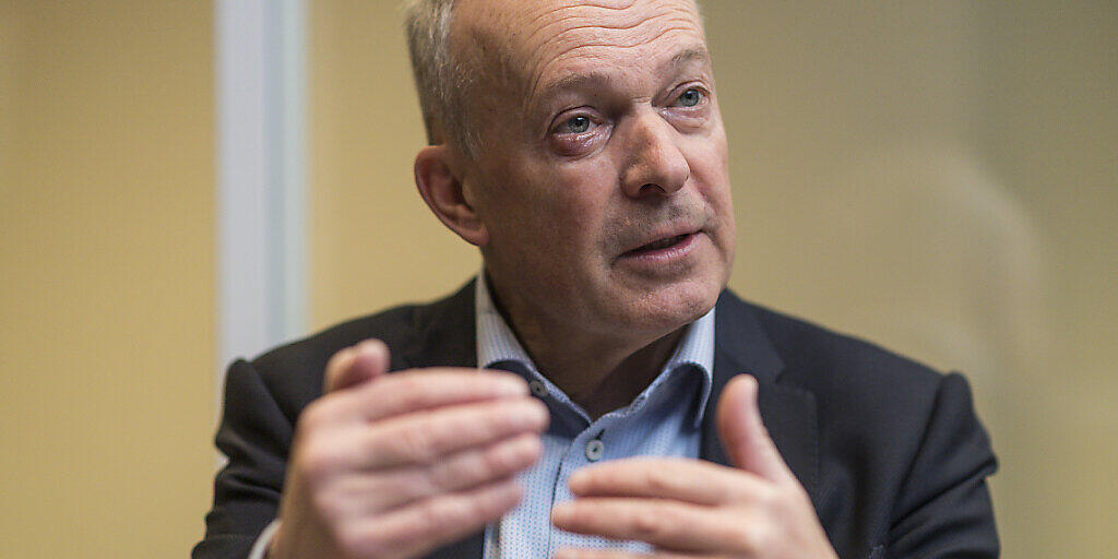 Muss sich mit einem tieferen Lohn begnügen: Swisscom-Chef Urs Schaeppi im Gespräch mit der Nachrichtenagentur Keystone-SDA am diesjährigen WEF in Davos.