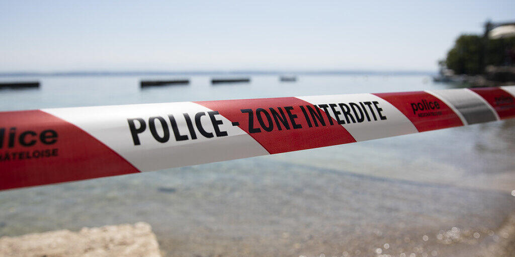 Der geschlossene Strand bei Boudry NE vergangene Woche. Jetzt darf wieder gebadet werden.