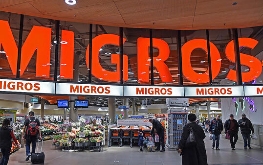 Die Migros ist unangefochten seit fünf Jahren das renommierteste Unternehmen der Schweiz. Entscheidend dafür: das ökologische, soziale und gesellschaftliche Engagement der Genossenschaft. (Archiv)