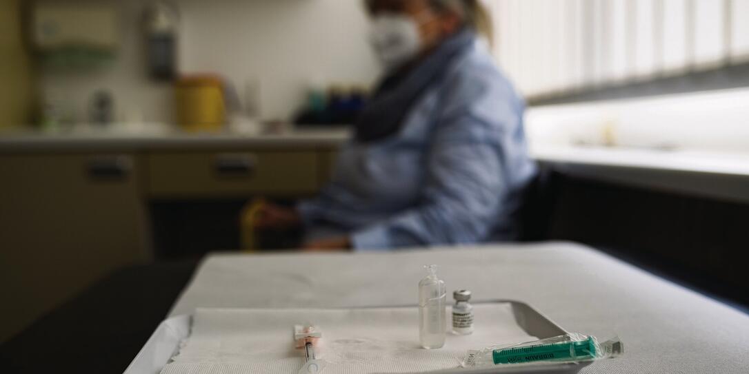 Coronaimpfung durch den Hausarzt - Der Stuttgarter Allgemeinmediziner Dr. Thomas Heyer beginnen mit den Impfungen gegen das Coronavirus.
