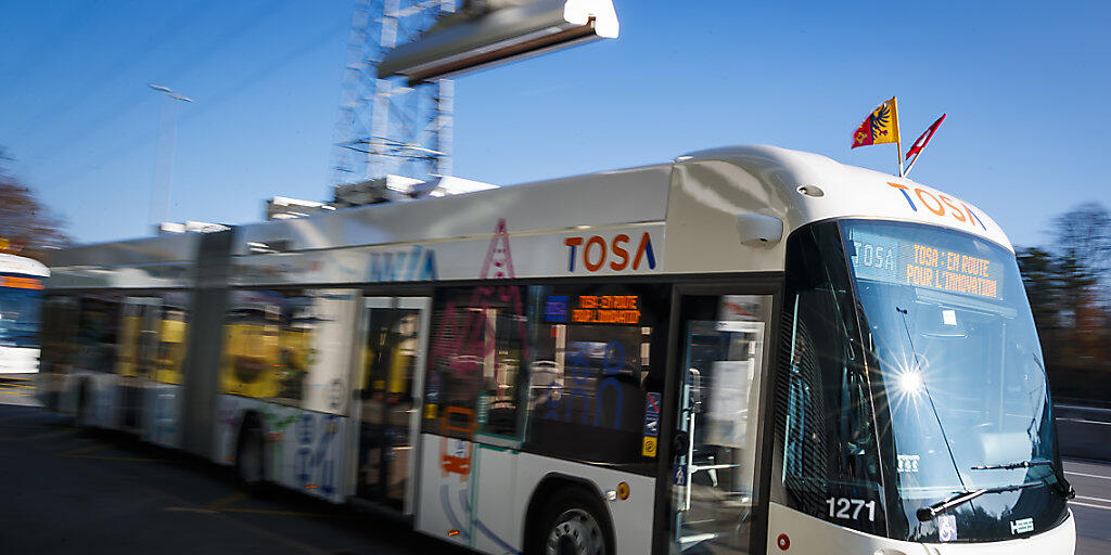 Nach technischen Problemen kurz nach der Einf&uuml;hrung im Dezember rollen in Genf die Elektrobusse mit Schnellladefunktion wieder. (Archivbild)