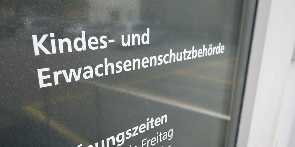 Zwar arbeiteten viele KESB-Mitarbeitende gut, sagt SVP-Nationalrätin Keller-Inhelder. Es gebe aber auch ungeeignete KESB-Mitarbeitende - und die Folgen von deren Fehlentscheiden seien für die Betroffenen gravierend. (Symbolbild) Zwar arbeiteten viele KESB-Mitarbeitende gut, sagt SVP-Nationalrätin Keller-Inhelder. Es gebe aber auch ungeeignete KESB-Mitarbeitende - und die Folgen von deren Fehlentscheiden seien für die Betroffenen gravierend. (Symbolbild)